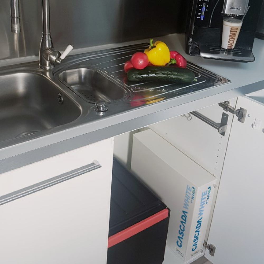Preview: CASCADA WHITE Premium Unterbau-Wasserfiltersystem platzsparend unter dem Küchensockel verbaut