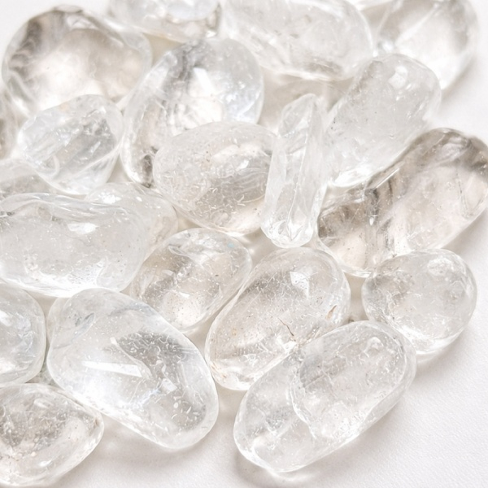 Mini Bergkristall Trommelsteine für Edelsteinwasser und Edelsteinstaebe