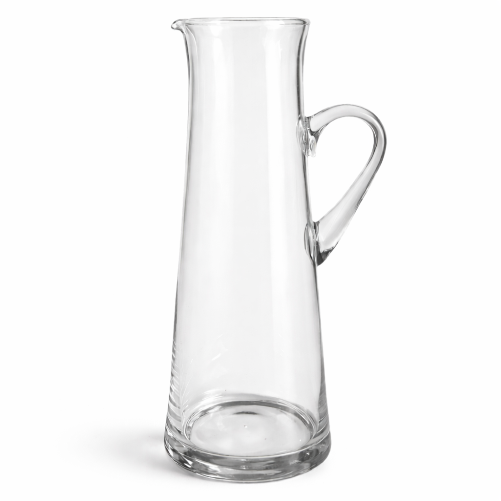 ROYAL handgefertigte Glaskaraffe 1400 ml schlankes Design auf weißem Hintergrund